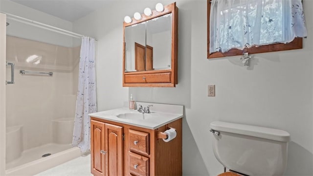 304 Wylie Ave, Elizabeth Twp/Boro, PA 15037 - bathroom with vanity and curtained shower