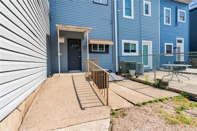3817 Howley St, Lawrenceville, PA 15201 - entrance to property featuring a patio