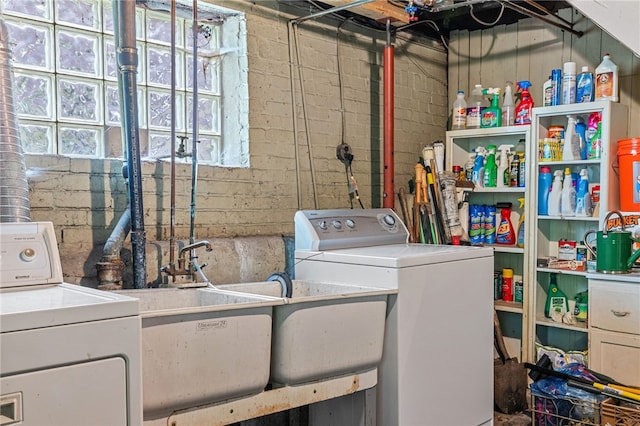 6517 Aylesboro Ave, Squirrel Hill, PA 15217 - washroom with washer and dryer and concrete block wall