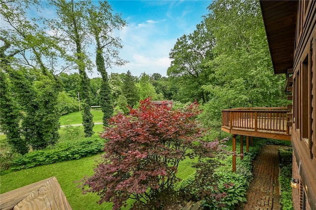 117 Oak Dr, Forward Twp But, PA 16033 - view of grassy yard with a wooden deck