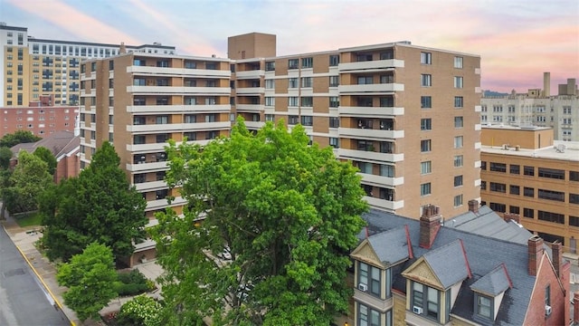 220 N Dithridge St Unit 1001, Oakland, PA 15213 - property at dusk with a view of apartment building / complex