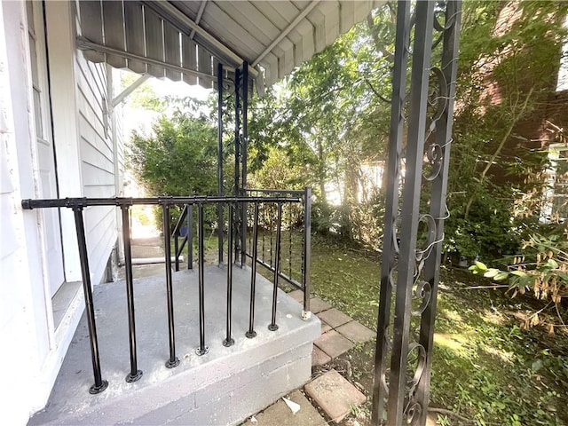 516 Division Ave, Bellevue, PA 15202 - view of balcony