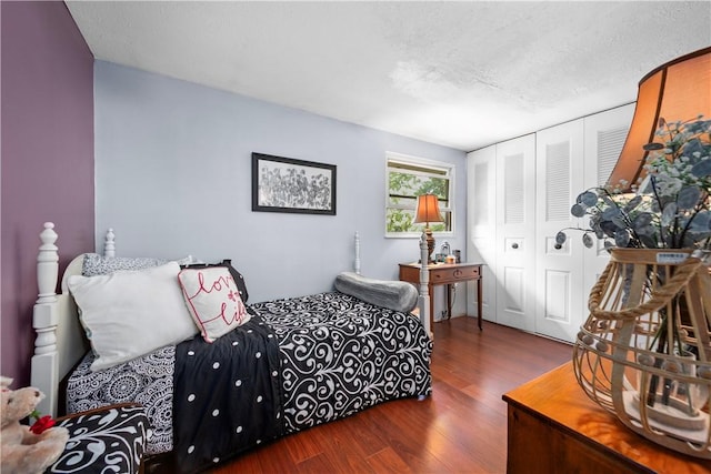 301 Holland Ct, Findlay Twp, PA 15108 - bedroom featuring wood finished floors and a closet