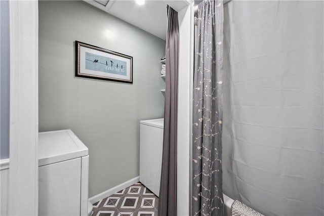 301 Holland Ct, Findlay Twp, PA 15108 - laundry area featuring independent washer and dryer and baseboards