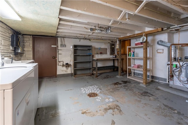 2509 Spring St, Arlington, PA 15210 - unfinished below grade area featuring washer / dryer