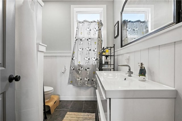 3105 Brereton St, Lawrenceville, PA 15219 - full bath featuring a wainscoted wall and tile patterned floors