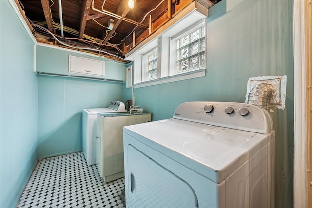 4207 Post St, Lawrenceville, PA 15201 - laundry area featuring washing machine and clothes dryer and light flooring