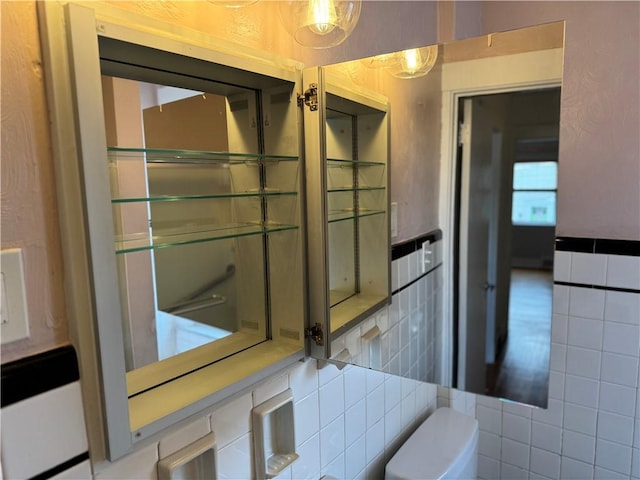 4207 Post St, Lawrenceville, PA 15201 - detailed view of tile walls