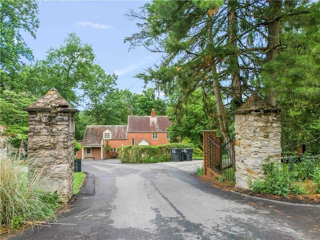 35 Redstone Ln, City Of Washington, PA 15301 - view of asphalt driveway