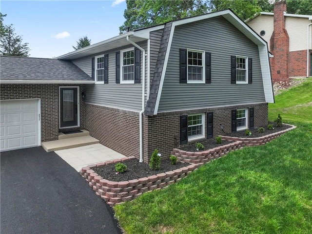 117 Heather Dr, Center Twp Bea, PA 15061 - split level home featuring brick siding, an attached garage, and a front yard