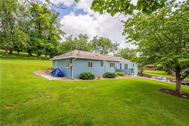 8 Leasure Way, Cecil, PA 15321 - view of front of home with a front yard