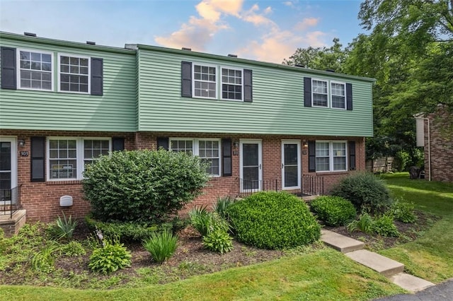 305 Laporte Ct, Cranberry Twp, PA 16066 - view of front of home featuring brick siding