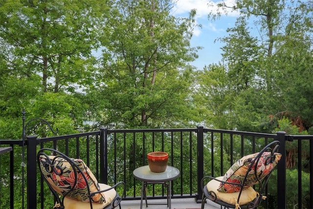 1011 Lakeside Dr, Mount Pleasant Twp Was, PA 15057 - view of balcony