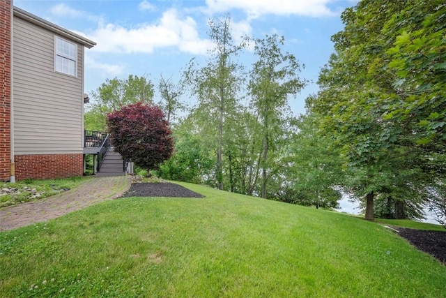 1011 Lakeside Dr, Mount Pleasant Twp Was, PA 15057 - view of grassy yard