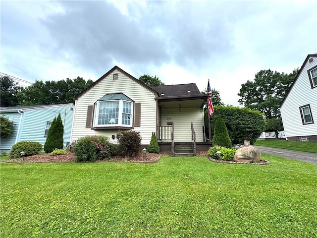 514 E Hazelcroft Ave, New Castle/2Nd, PA 16105 - view of front of home with a front yard and covered porch