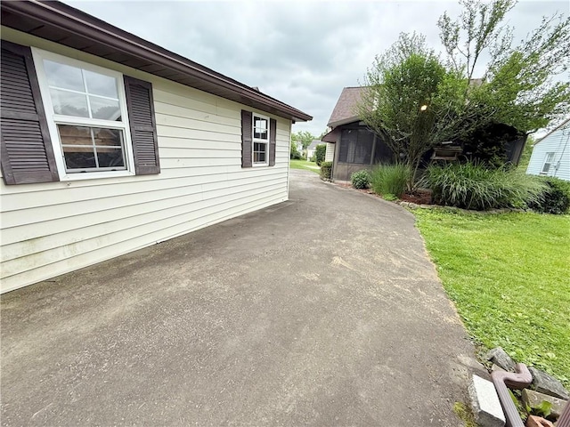 514 E Hazelcroft Ave, New Castle/2Nd, PA 16105 - view of home's exterior with a lawn