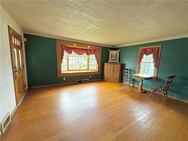514 E Hazelcroft Ave, New Castle/2Nd, PA 16105 - unfurnished room with a textured ceiling, wood finished floors, plenty of natural light, and crown molding