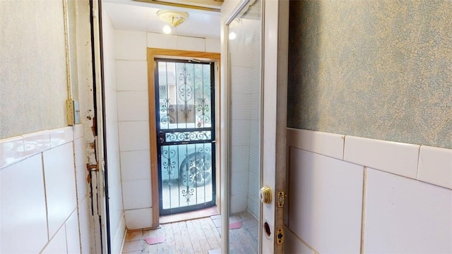 237 Wick St, Hill District, PA 15219 - foyer featuring tile walls