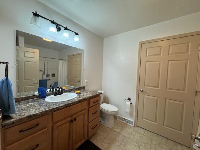 436 Lloyd Ave, Latrobe, PA 15650 - full bath with vanity and curtained shower