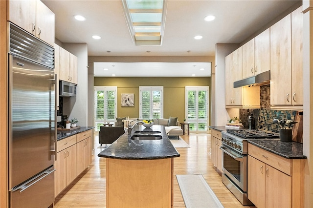 140 N Woodland Rd, Shadyside, PA 15232 - kitchen featuring high quality appliances, under cabinet range hood, an island with sink, light wood finished floors, and recessed lighting