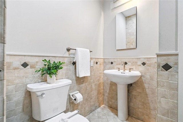 140 N Woodland Rd, Shadyside, PA 15232 - bathroom with tile walls, wainscoting, and tile patterned floors