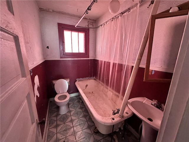 302 Franklin Ave, Applewold, PA 16201 - bathroom featuring toilet and a sink