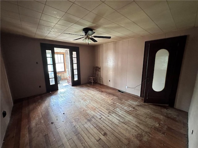 302 Franklin Ave, Applewold, PA 16201 - foyer entrance featuring wood-type flooring and ceiling fan