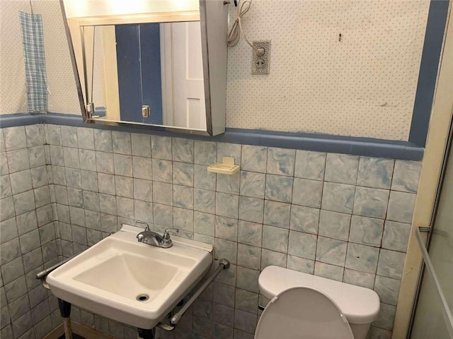 25-27 Joel St, Ingram, PA 15205 - bathroom featuring tile walls, wallpapered walls, and wainscoting