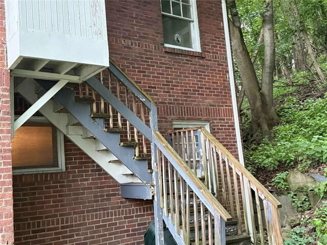 25-27 Joel St, Ingram, PA 15205 - view of stairs