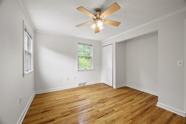 195 Grandview Dr N, Fox Chapel, PA 15215 - unfurnished bedroom featuring ornamental molding, light wood-style flooring, and a ceiling fan