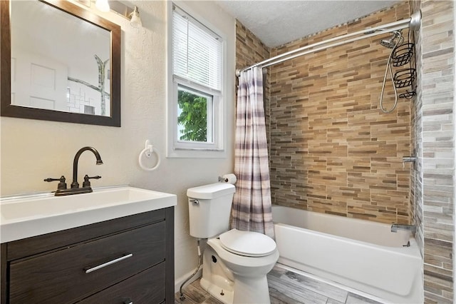 39 Danvers Ave, Ingram, PA 15205 - full bath with shower / tub combo and vanity
