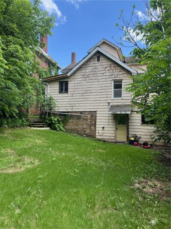 328 New Castle St, City Of But Nw, PA 16001