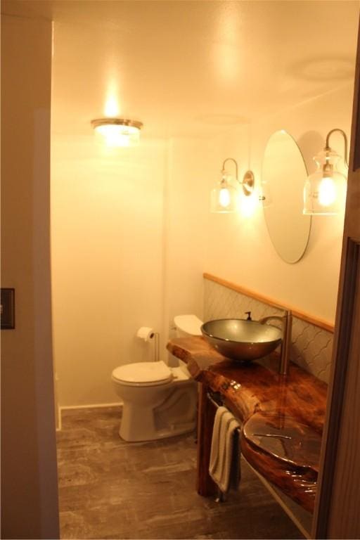 400 E Butler St, Mercer Boro Mer, PA 16137 - bathroom with vanity and toilet
