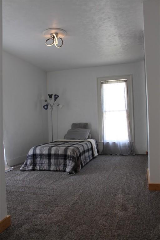 400 E Butler St, Mercer Boro Mer, PA 16137 - carpeted bedroom featuring baseboards