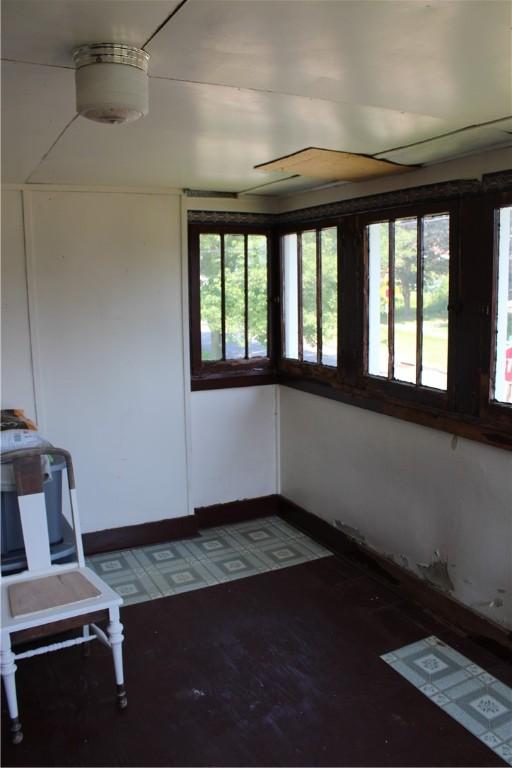 400 E Butler St, Mercer Boro Mer, PA 16137 - unfurnished sunroom with healthy amount of natural light