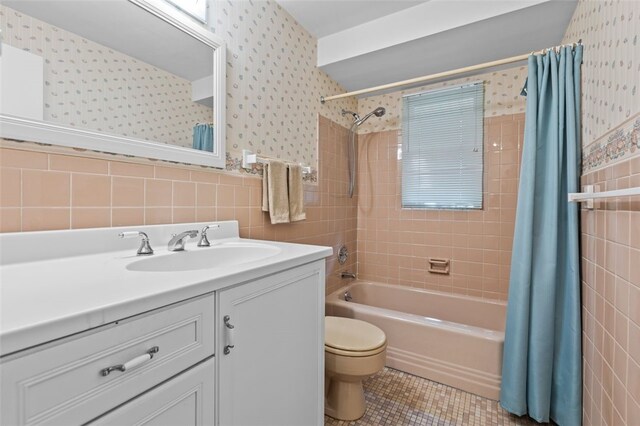 103 Drood Ln, Ross Twp, PA 15237 - full bath featuring tile walls, shower / tub combo with curtain, tile patterned floors, wallpapered walls, and vanity