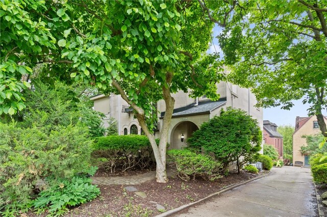 5401 Guarino Rd, Squirrel Hill, PA 15217 - view of front facade with stucco siding