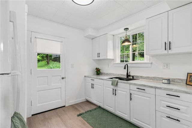 1571 Baldwick Rd, Banksville/Westwood, PA 15205 - kitchen with light wood-style floors, white cabinets, and light countertops