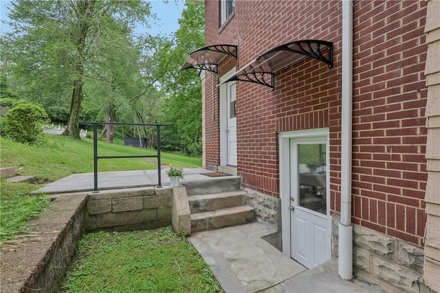 1571 Baldwick Rd, Banksville/Westwood, PA 15205 - view of exterior entry with brick siding and a yard