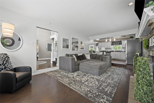 1008 Aspen Dr, Findlay Twp, PA 15126 - living room featuring dark wood-type flooring and baseboards