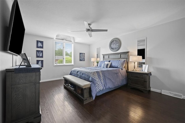 1008 Aspen Dr, Findlay Twp, PA 15126 - bedroom featuring wood-type flooring and a ceiling fan