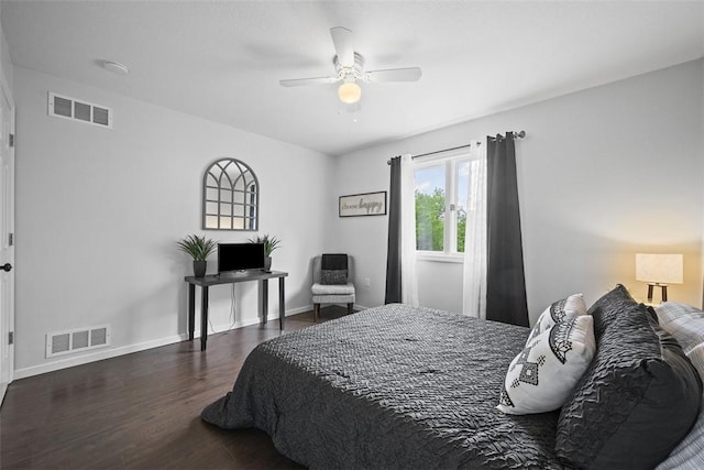 1008 Aspen Dr, Findlay Twp, PA 15126 - bedroom with wood finished floors and a ceiling fan