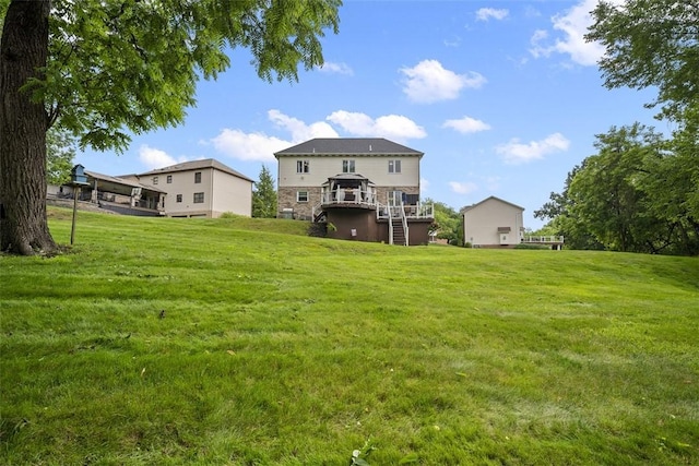 1008 Aspen Dr, Findlay Twp, PA 15126 - view of grassy yard featuring a deck
