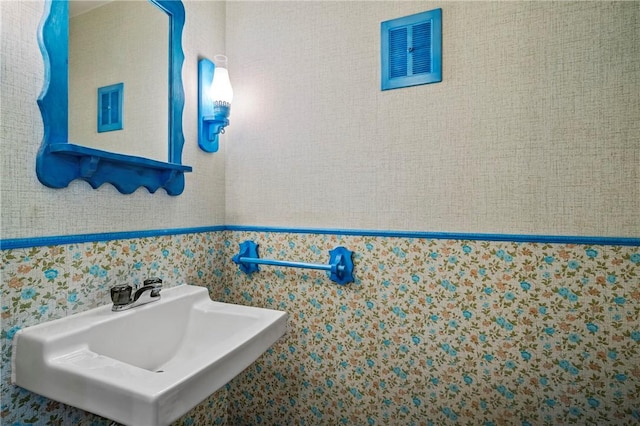 100 Laurel Hill Dr, Pine Twp Nal, PA 15090 - bathroom featuring a sink