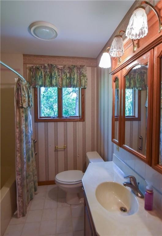 150 Morgan Rd, Penn Twp But, PA 16002 - full bath featuring vanity and shower / tub combo with curtain