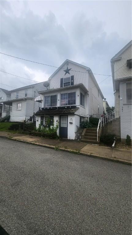 539 Walnut St, Vandergrift Wml, PA 15690 - view of front of property with stairs