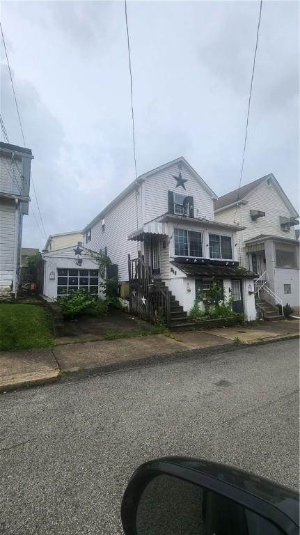539 Walnut St, Vandergrift Wml, PA 15690 - view of front of house
