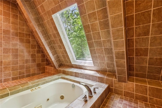 890 Pearce Mill Rd, Pine Twp Nal, PA 15090 - bathroom featuring a whirlpool tub