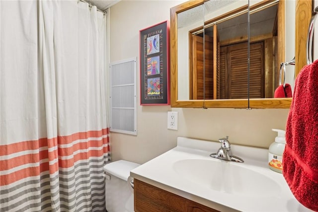 890 Pearce Mill Rd, Pine Twp Nal, PA 15090 - full bathroom featuring vanity and a shower with curtain