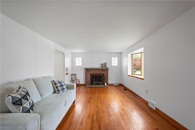 138 Link Ave, Ross Twp, PA 15237 - living room with wood finished floors, a fireplace, and arched walkways